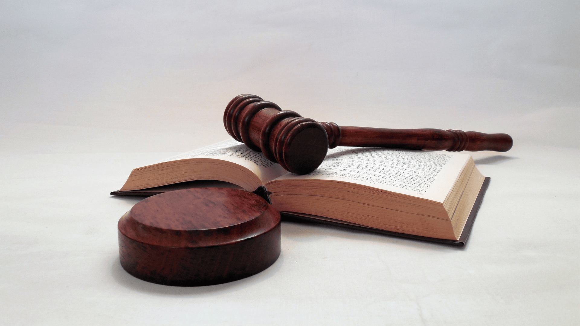 KeyLogic B Betreiberverantwortung Brennende Glühbirne als Symbol für effizientes Ressourcenmanagement KeyLogic CAFM