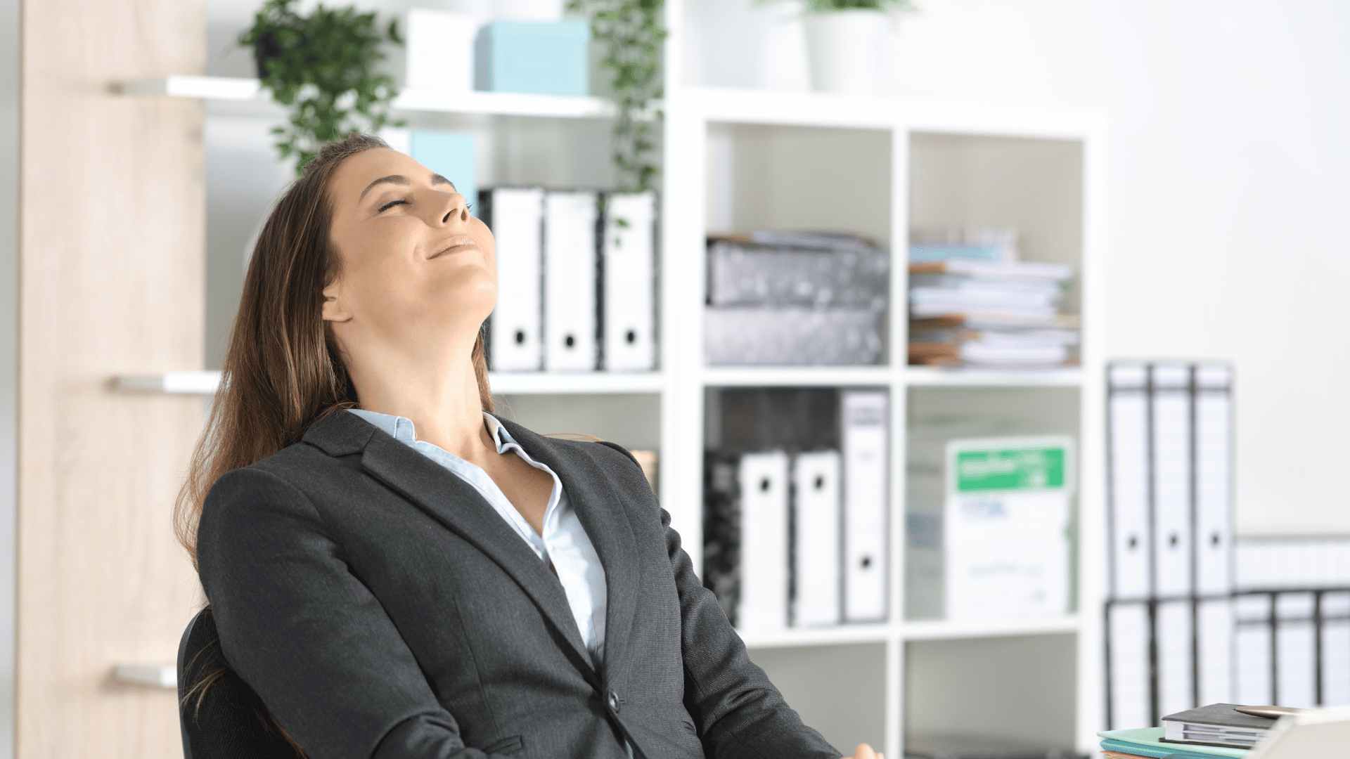 Brennende Glühbirne als Symbol für effizientes Ressourcenmanagement KeyLogic CAFM