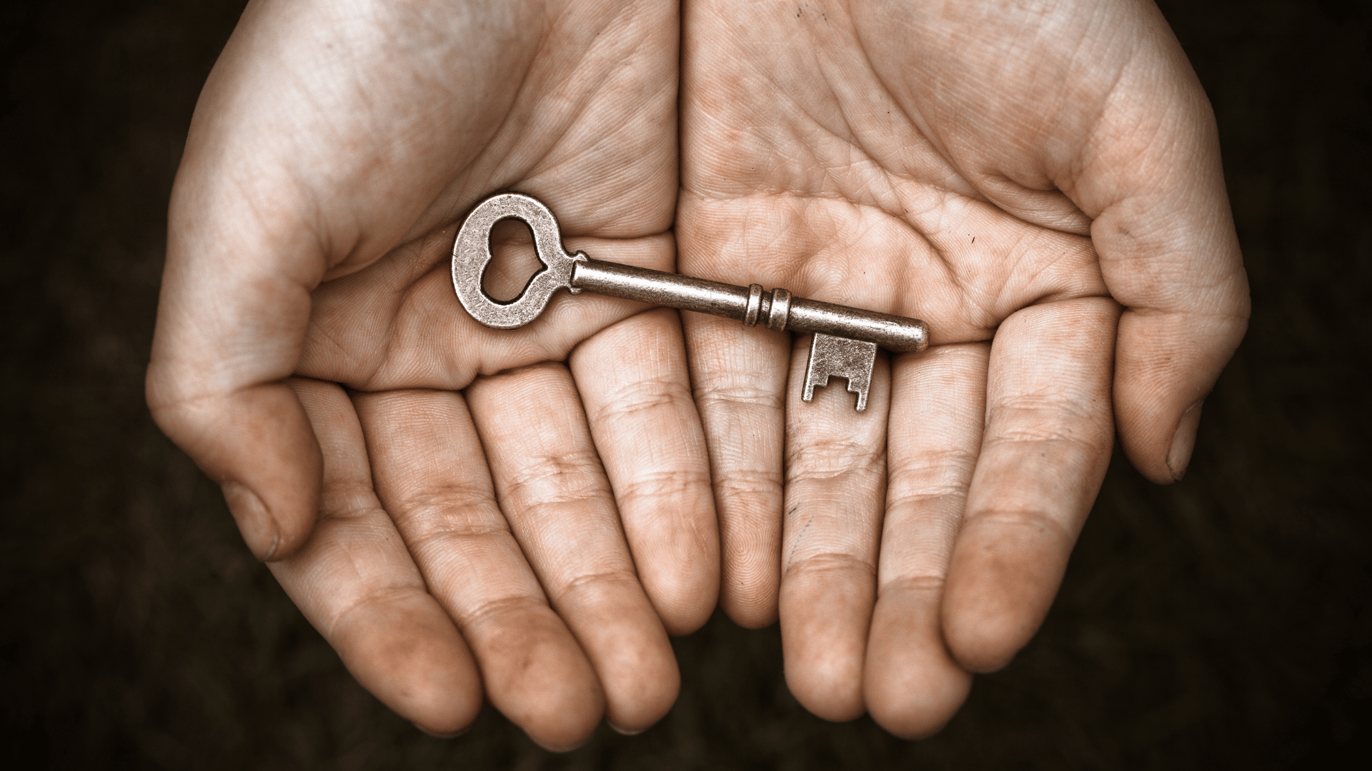 Brennende Glühbirne als Symbol für effizientes Ressourcenmanagement KeyLogic CAFM